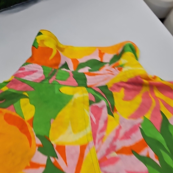 Tropical Floral Sleeveless Top - Picture 9 of 9